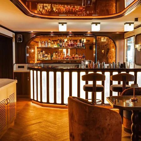 De La Bourdonnais Paris
