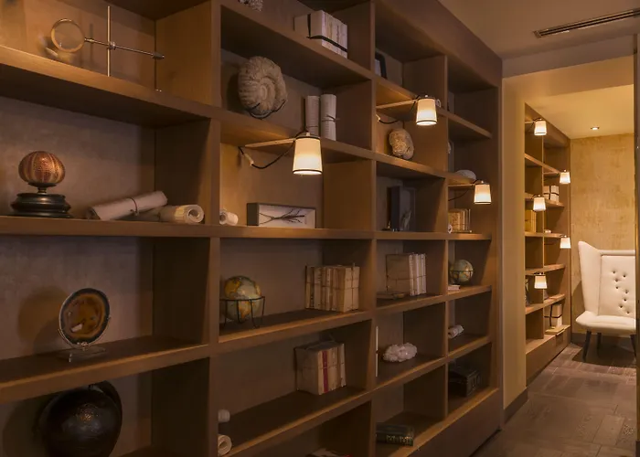 Hotel De La Bourdonnais 4*