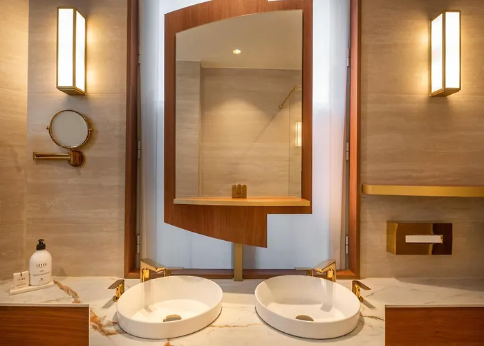 De La Bourdonnais 4*